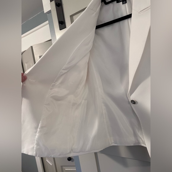 Chadwick’s White Angular Front Hemline Blazer - Picture 6 of 7